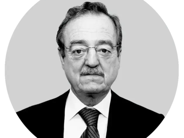 Macaya Miguel, Dr. Carlos